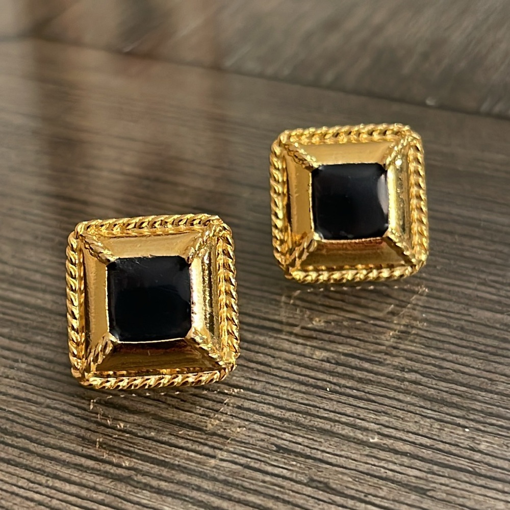Vintage Anne Klein II Square Enamel Clip Earrings - Picture 3 of 13